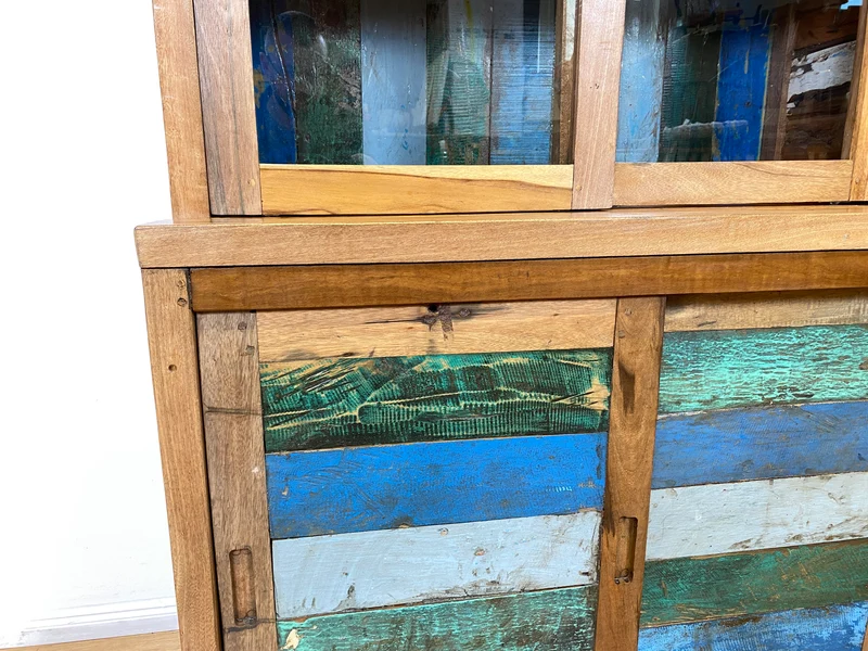 Boatwood by WMK # Sehr schöne Vitrine mit Schiebetüren, ein aus altem Bootsholz handgefertigtes Unikat aus massivem Teakholz