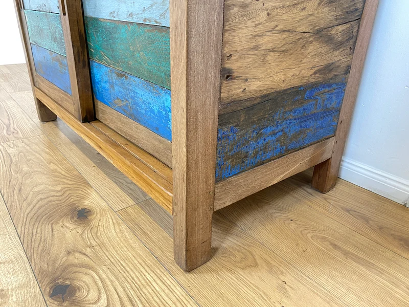 Boatwood by WMK # Sehr schöne Vitrine mit Schiebetüren, ein aus altem Bootsholz handgefertigtes Unikat aus massivem Teakholz
