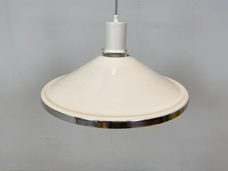 WMK Gut erhaltene skandinavische Designer Pendelleuchte Gustaf von alta design aus Aluminium und Chrom