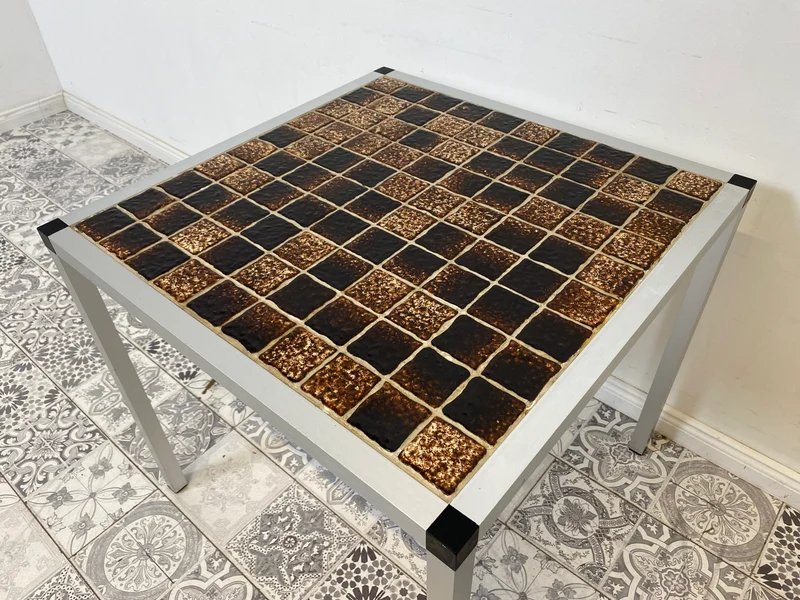 WMK Schicker Space Age Couchtisch aus gebürstetem Stahl und kunstvollen Fliesen