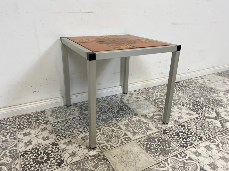 WMK Schicker Space Age Beisteltisch aus gebürstetem Stahl und kunstvollen Fliesen