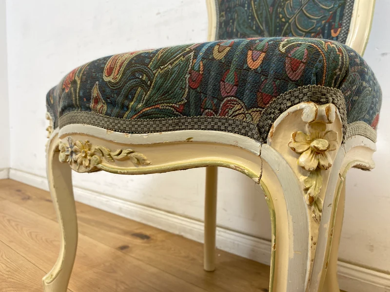 WMK Wunderschöner jedoch etwas abgerockter 60er Jahre Stuhl im Barock Stil mit floralem Stoffbezug, technisch einwandfrei