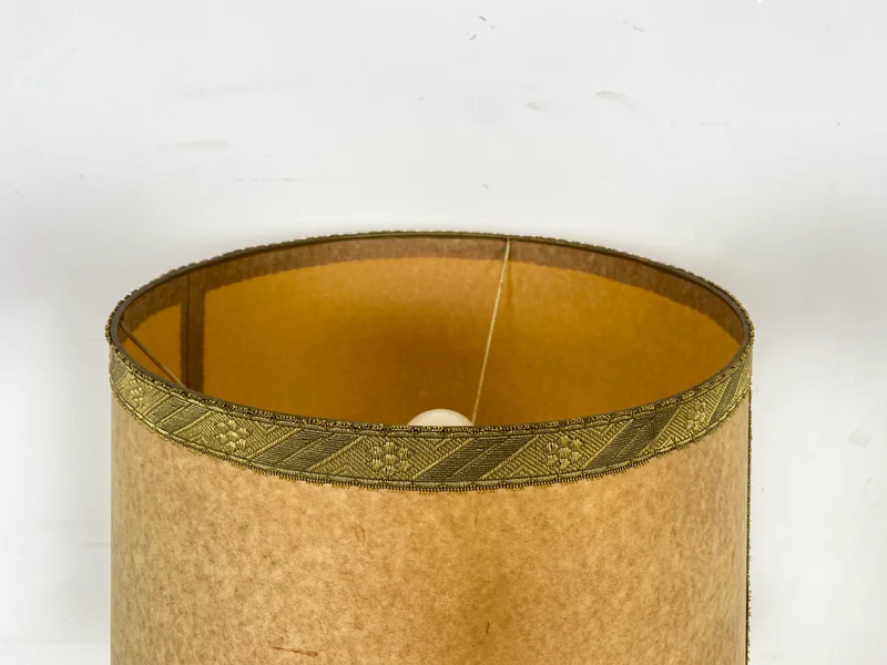 WMK Wunderschöne und gut erhaltene große Vintage Tischlampe mit grün - gold bemaltem Lampenfuß aus Holz und peppigem Lampenschirm