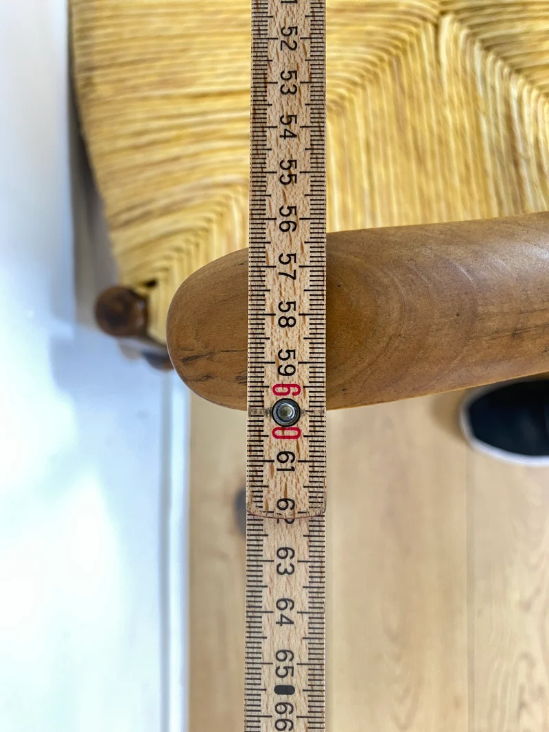 WMK Set aus 4 eleganten und bequemen antiken Esszimmerstühlen aus vollem Holz mit Binsengeflecht und Leiterrückenlehnen