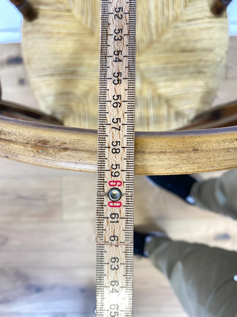 WMK Set aus 4 eleganten und bequemen antiken Esszimmerstühlen aus vollem Holz mit Binsengeflecht und Leiterrückenlehnen