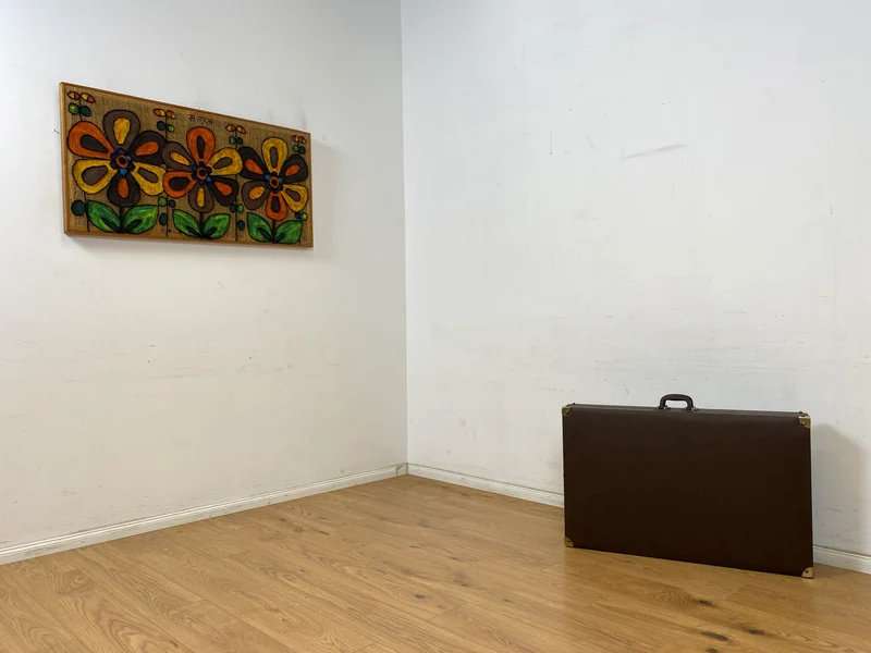 WMK Stilechte & sehr gut erhaltene mobile Mid-Century Massageliege in praktischen mit Kunstleder bezogenem Koffer