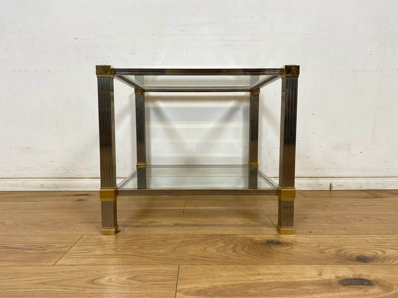 WMK Stilvoller 70er Jahre Designercouchtisch von Pierre Vandelaus Paris aus Messing & Chrom mit geschliffenem Kristallglas und Ablage