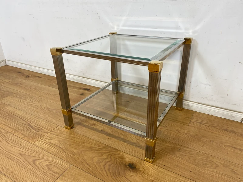 WMK Stilvoller 70er Jahre Designercouchtisch von Pierre Vandelaus Paris aus Messing & Chrom mit geschliffenem Kristallglas und Ablage