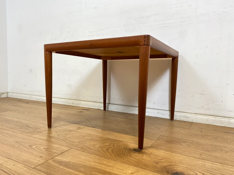 WMK Hochwertiger und sehr gut erhaltener skandinavischer Mid-Century Couchtisch aus massivem Teakholz