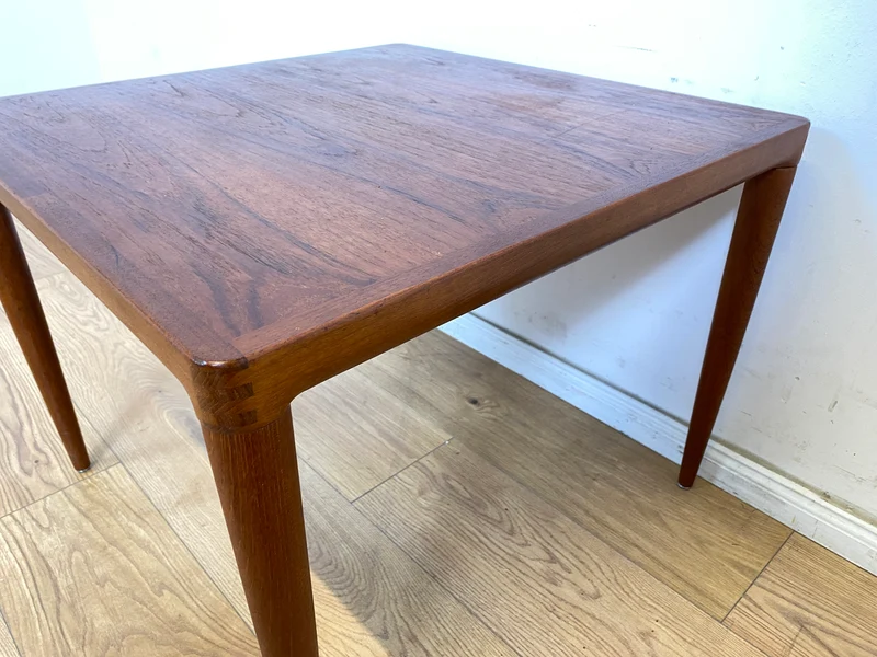 WMK Hochwertiger und sehr gut erhaltener skandinavischer Mid-Century Couchtisch aus massivem Teakholz