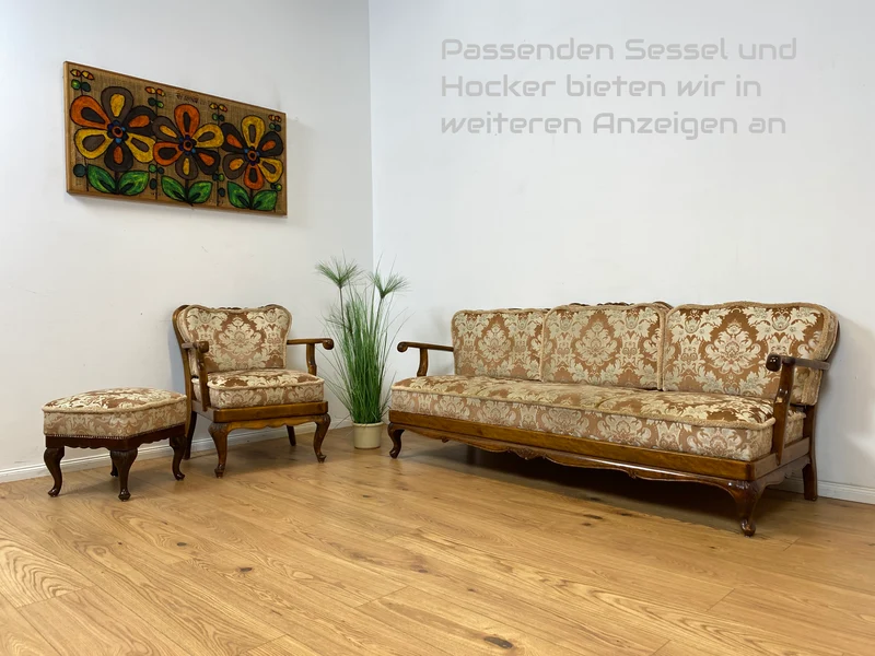 WMK Wunderschönes und gut erhaltenes 60er Jahre Chippendale Sofa mit feinem Brokat Bezug und Wiener Geflecht an der Rückseite