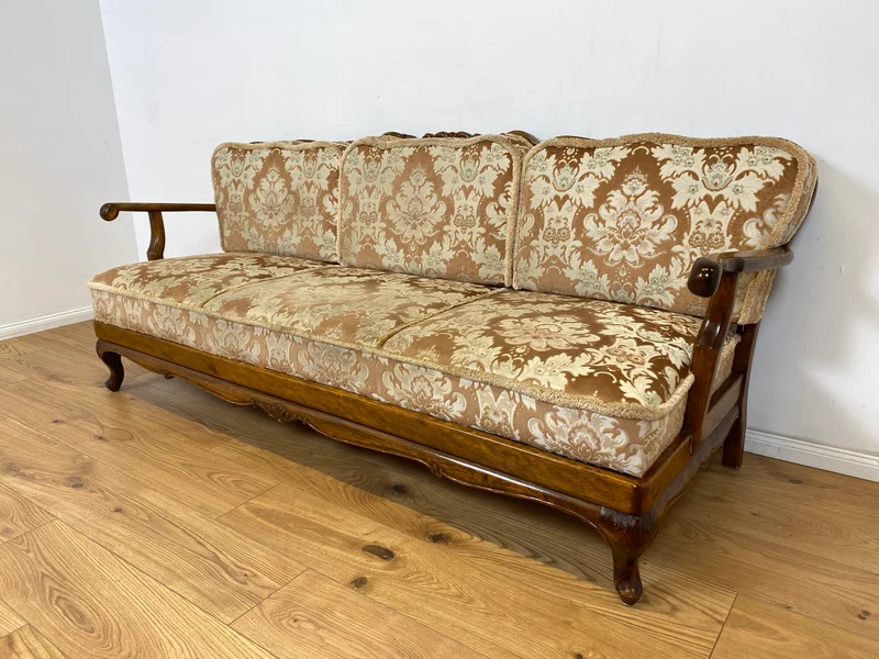 WMK Wunderschönes und gut erhaltenes 60er Jahre Chippendale Sofa mit feinem Brokat Bezug und Wiener Geflecht an der Rückseite