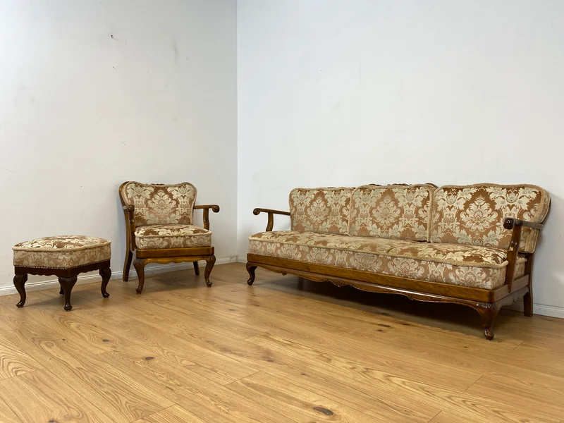 WMK Wunderschönes und gut erhaltenes 60er Jahre Chippendale Sofa mit feinem Brokat Bezug und Wiener Geflecht an der Rückseite