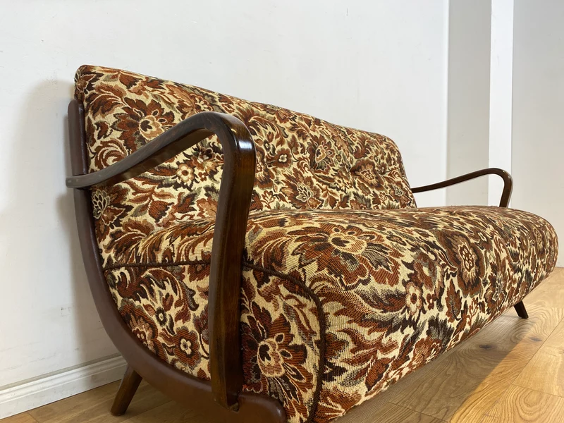 WMK Besonders schönes und sehr gut erhaltenes 1930er Jahre Art Deco Sofa , freistellend, mit floralem Originalbezug & bequemen Federkernsitz