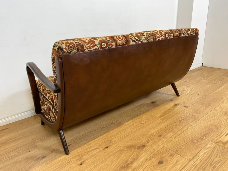 WMK Besonders schönes und sehr gut erhaltenes 1930er Jahre Art Deco Sofa , freistellend, mit floralem Originalbezug & bequemen Federkernsitz