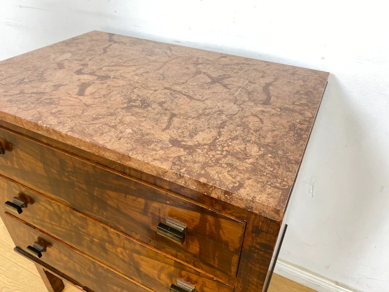 WMK Wunderschöne dänische antike Schubladenkommode aus vollem Holz mit Marmorplatte und hübschen Originalgriffen