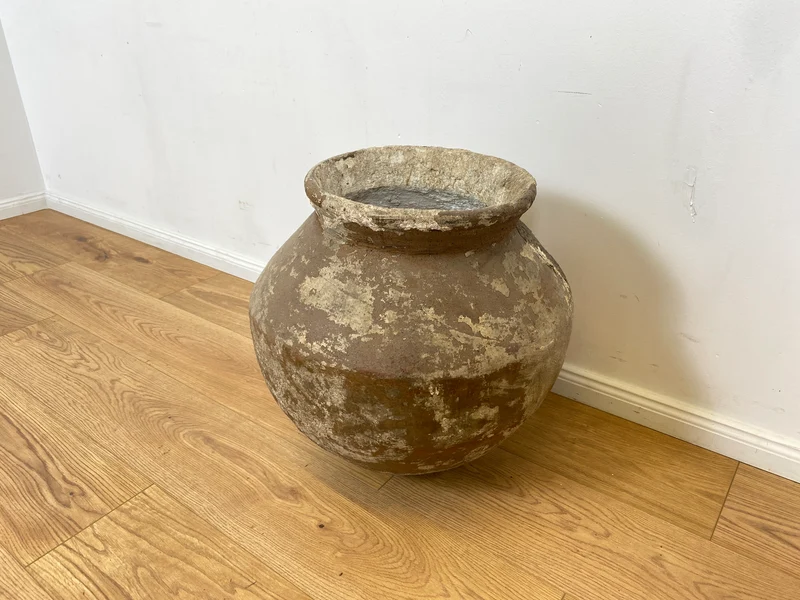 Boatwood by WMK # Sehr schöne antike Bodenvase / Wasserbehälter von der Insel Bali, ca. 100 Jahre alt, aus Terracotta mit Alterspatina