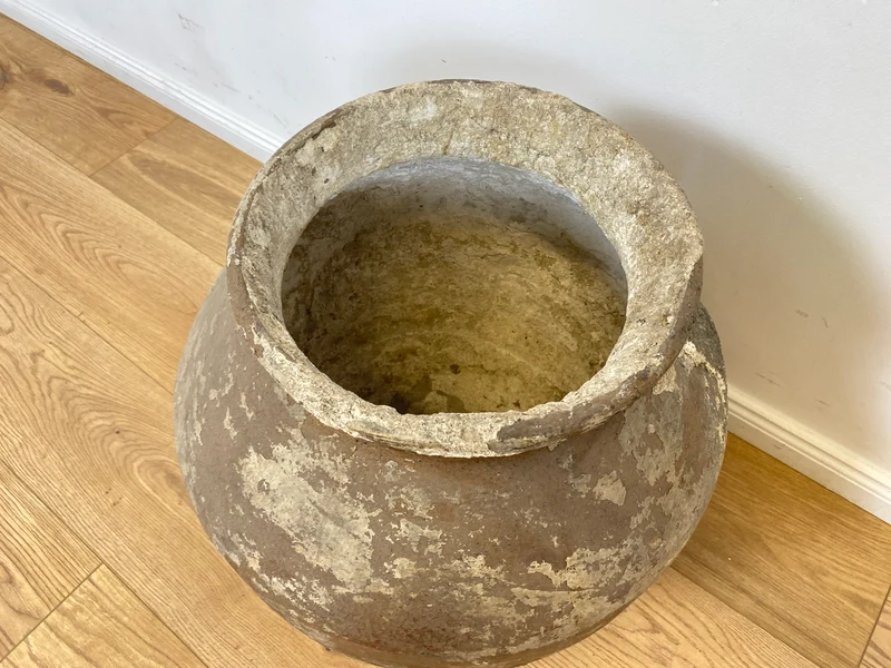 Boatwood by WMK # Sehr schöne antike Bodenvase / Wasserbehälter von der Insel Bali, ca. 100 Jahre alt, aus Terracotta mit Alterspatina