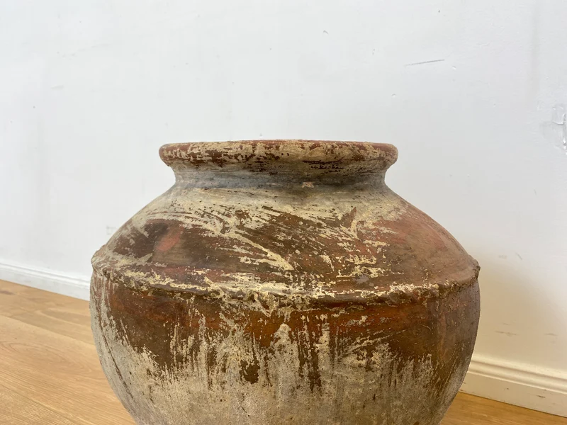 Boatwood by WMK # Sehr schöne antike Bodenvase / Wasserbehälter von der Insel Bali, ca. 100 Jahre alt, aus Terracotta mit Alterspatina