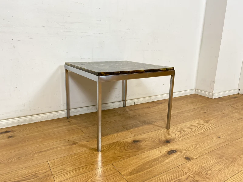 WMK Seltener und gut erhaltener 70er Jahre Couchtisch mit Epoxid Tischplatte mit eingelassenen echten Steinen auf Metallgestell