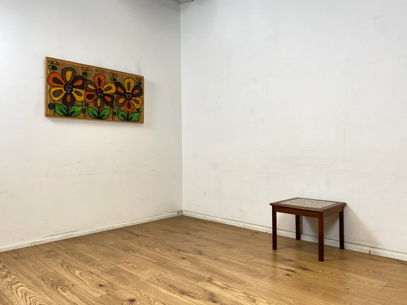 WMK Wunderschöner & sehr gut erhaltener skandinavischer Couchtisch mit kunstvollen Fliesen auf Teakholz