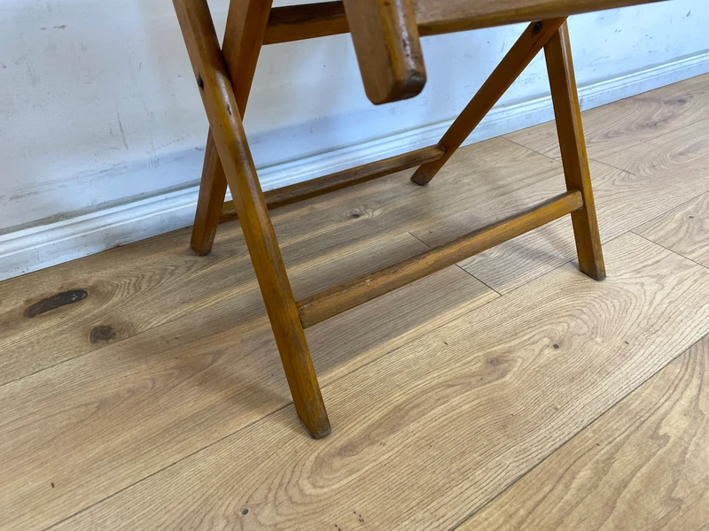 WMK 1/4 Besonders schöner, bequemer und sehr gut erhaltener Mid-Century Klappstuhl aus Holz