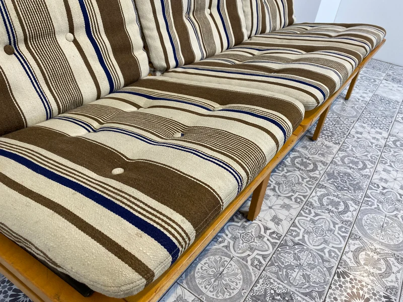 WMK Formschönes, minimalistisches und sehr gut erhaltenes skandinavisches Designerssofa von Karl-Erik Ekselius für JOC Vetlanda
