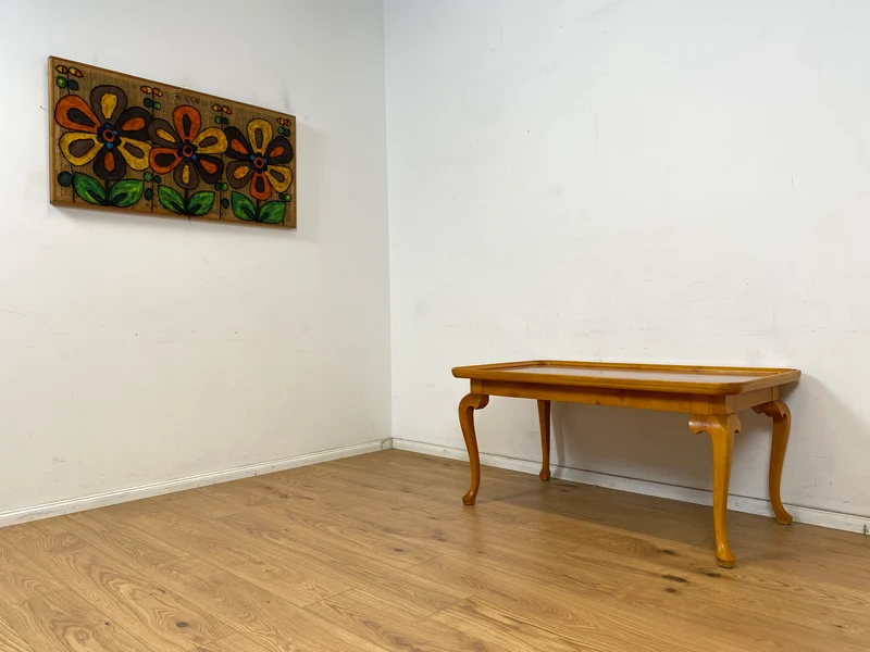 WMK Hübscher, großer und sehr gut erhaltener 60er Jahre Couchtisch im Chippendale Stil mit schönen gebogenen Tischbeinen & toller Maserung