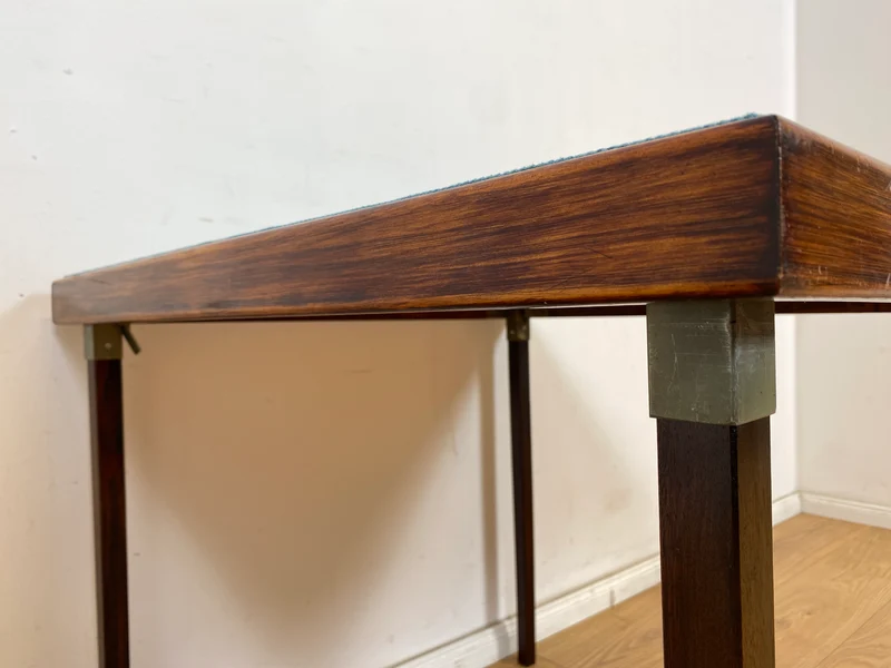 WMK Platzsparender und sehr gut erhaltener Mid-Century Spieltisch mit einklappbaren Tischbeinen und neu bespannter Tischplatte