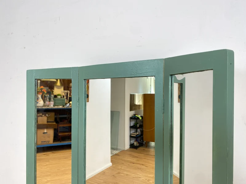 WMK Besonders schöne antike Spiegelkommode aus vollem Holz mit Marmorplatte und floraler Handbemalung
