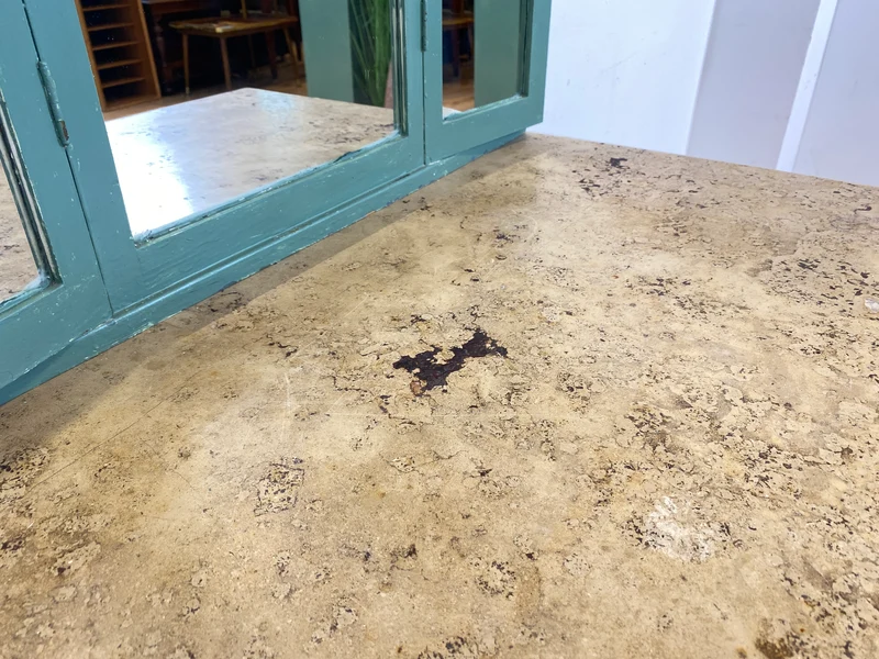 WMK Besonders schöne antike Spiegelkommode aus vollem Holz mit Marmorplatte und floraler Handbemalung