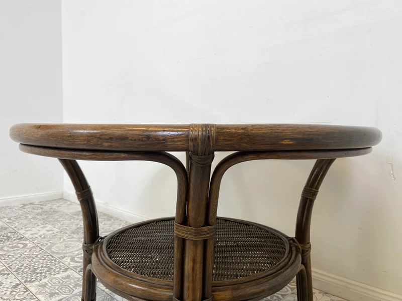 WMK Kultiger runder italienischer Mid-Century Couchtisch in gutem Zustand mit Bambusgestell , intakter Glasplatte & Ablage