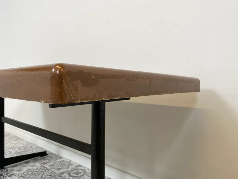 WMK Kultiger jedoch etwas abgenutzter Space Age Couchtisch mit hübscher Tischplatte aus Kunststoff, auch Outdoor geeignet