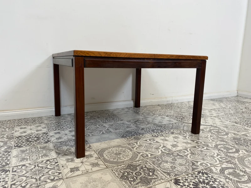 WMK Minimalistischer, sehr gut erhaltener skandinavischer Couchtisch mit edlem Palisander furniert