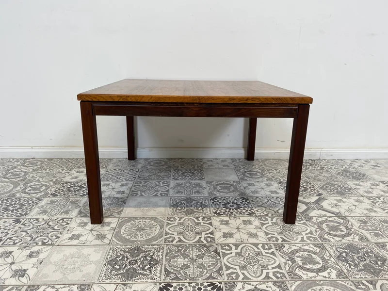 WMK Minimalistischer, sehr gut erhaltener skandinavischer Couchtisch mit edlem Palisander furniert
