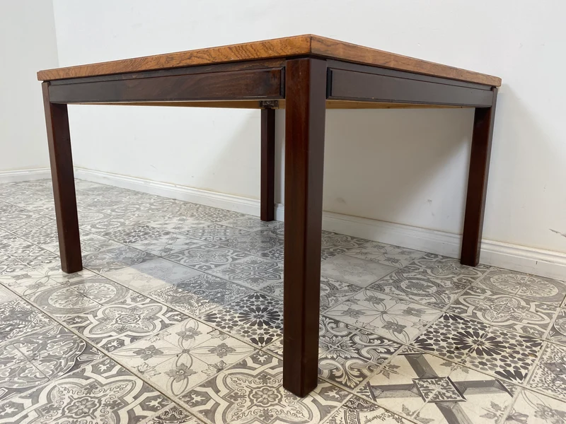 WMK Minimalistischer, sehr gut erhaltener skandinavischer Couchtisch mit edlem Palisander furniert