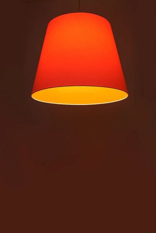Design-Pendelleuchte, moderne Pendellampe in fünf verschiedenen Farben, 33 cm