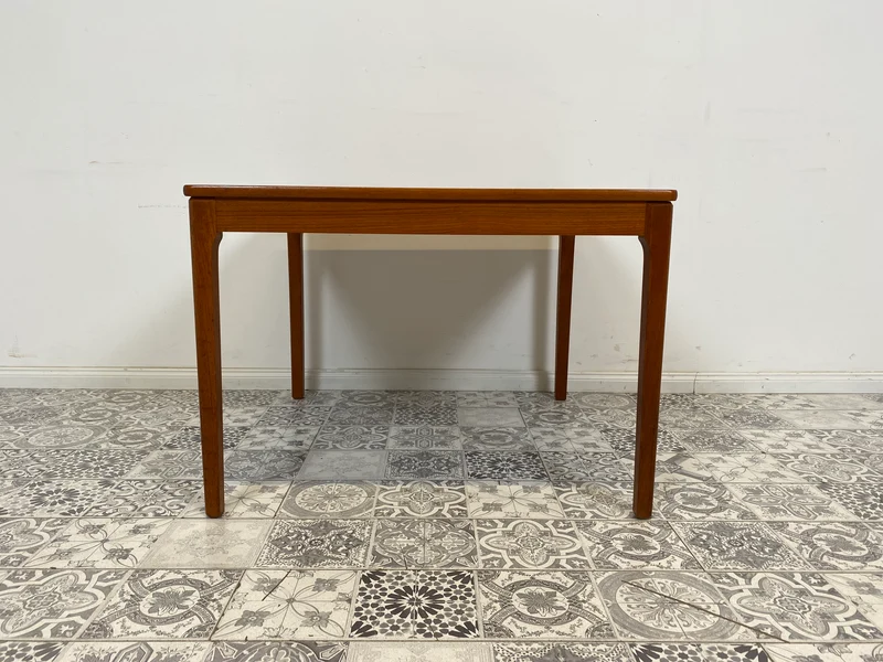 WMK Eleganter und gut erhaltener skandinavischer Mid-Century Couchtisch aus Teak von Alberts Tibro