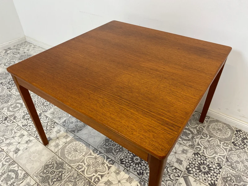 WMK Eleganter und gut erhaltener skandinavischer Mid-Century Couchtisch aus Teak von Alberts Tibro