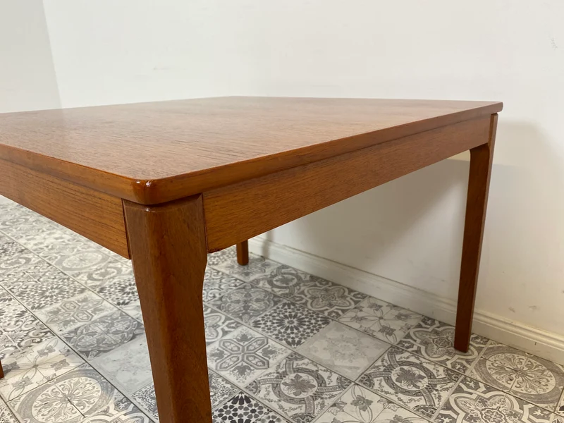 WMK Eleganter und gut erhaltener skandinavischer Mid-Century Couchtisch aus Teak von Alberts Tibro
