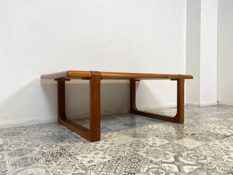 WMK Stilvoller & sehr gut erhaltener großer skandinavischer Designercouchtisch von A/S Niels Bach , teilweise Teakholz