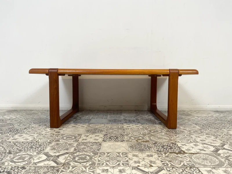 WMK Stilvoller & sehr gut erhaltener großer skandinavischer Designercouchtisch von A/S Niels Bach , teilweise Teakholz
