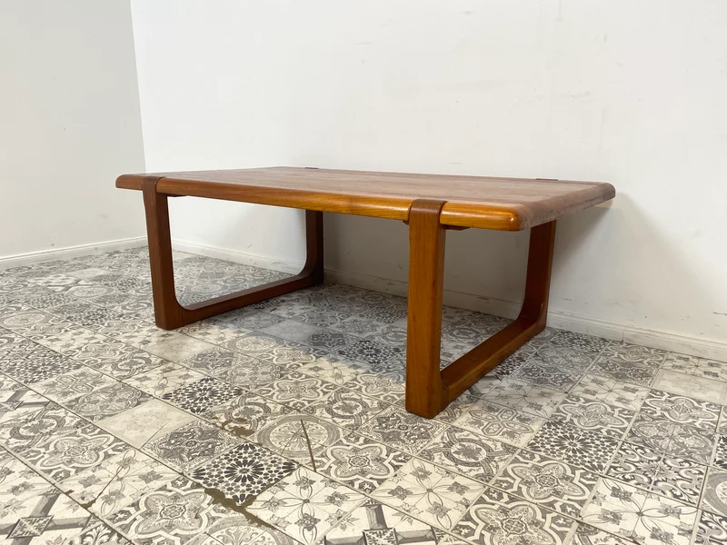 WMK Stilvoller & sehr gut erhaltener großer skandinavischer Designercouchtisch von A/S Niels Bach , teilweise Teakholz