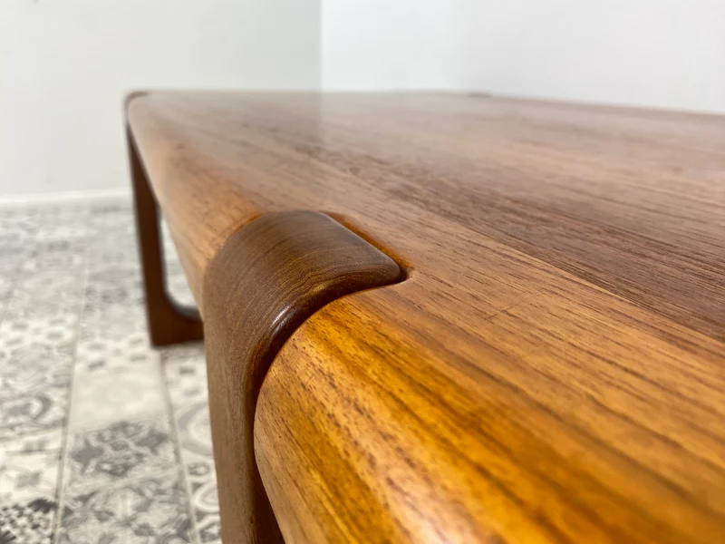 WMK Stilvoller & sehr gut erhaltener großer skandinavischer Designercouchtisch von A/S Niels Bach , teilweise Teakholz