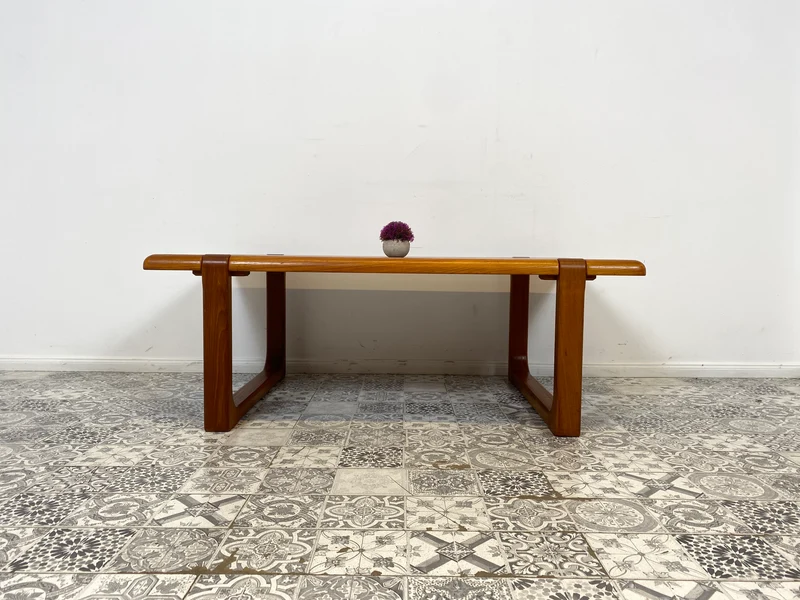 WMK Stilvoller & sehr gut erhaltener großer skandinavischer Designercouchtisch von A/S Niels Bach , teilweise Teakholz