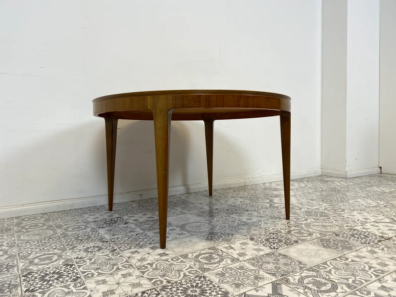 WMK Besonders schöner & sehr gut erhaltener runder skandinavischer Designer Couchtisch von Ole Wanscher für AJ Iversen aus den 1950ern