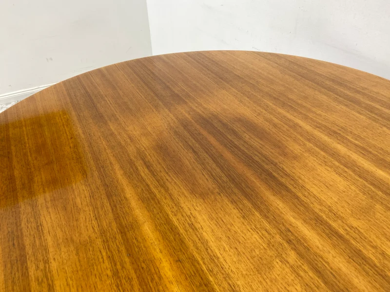 WMK Besonders schöner & sehr gut erhaltener runder skandinavischer Designer Couchtisch von Ole Wanscher für AJ Iversen aus den 1950ern