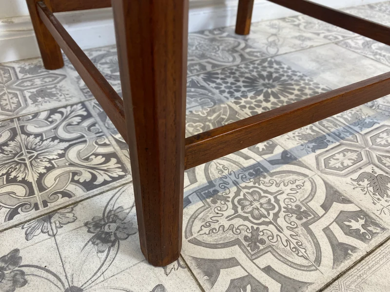 WMK Ein Unikat! Gut erhaltener skandinavischer Couchtisch aus Teakholz, kunstvoll befliest