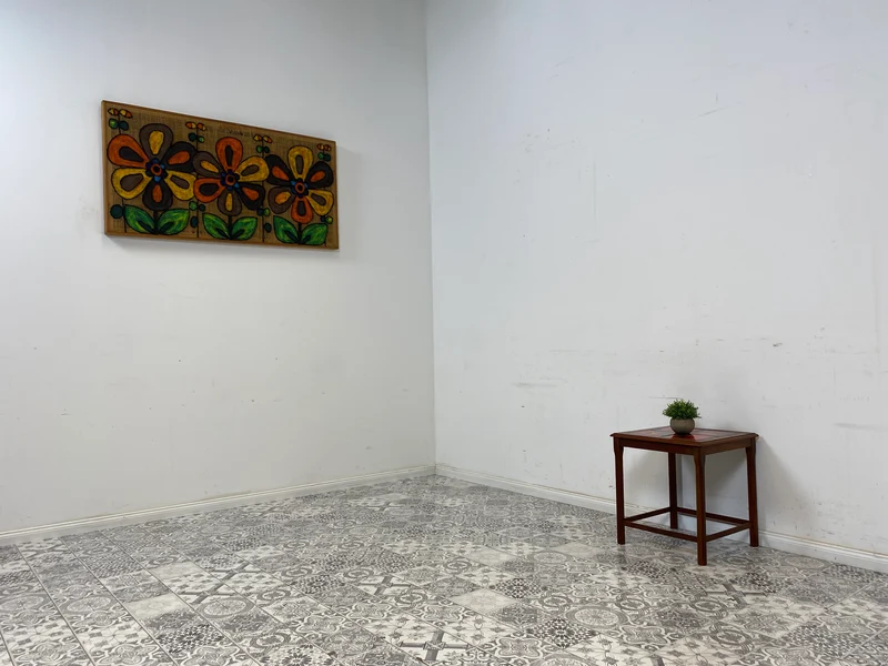 WMK Ein Unikat! Gut erhaltener skandinavischer Couchtisch aus Teakholz, kunstvoll befliest