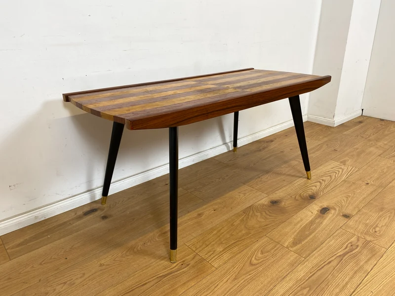 WMK Sehr hübscher & gut erhaltener Mid-Century Couchtisch aus 1962 von Franz Widynski (Berlin) auf zeittypischen konischen Füßen